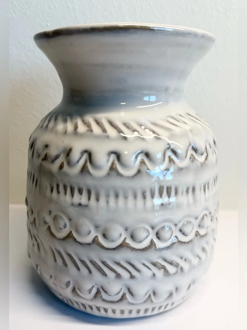 Magnolia textured ceramic